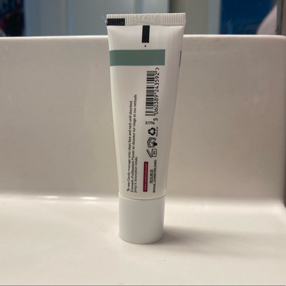 Evercalm Protection Day Cream - Picture 2 of 3